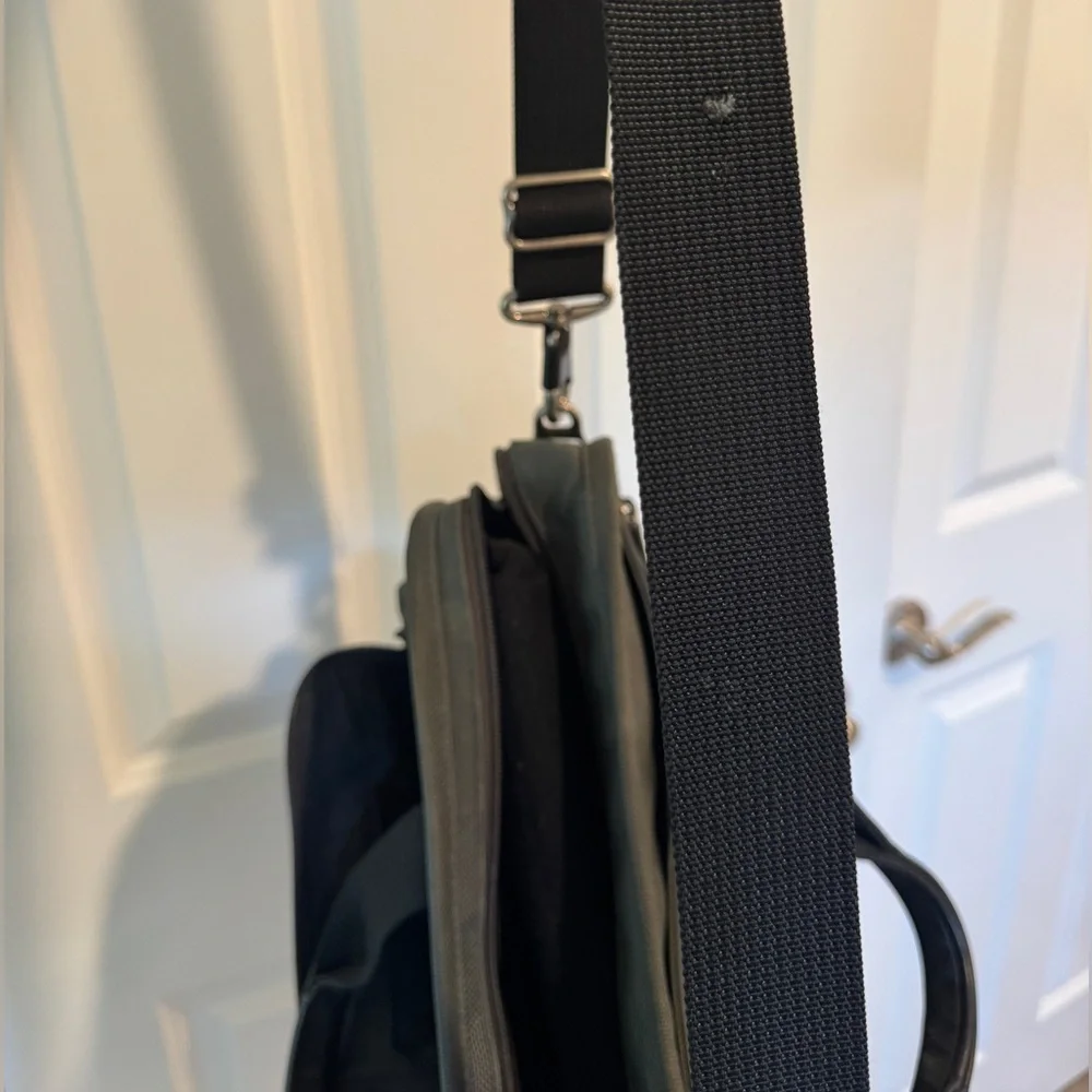 TUMI Men’s Travel Briefcase Leather handles